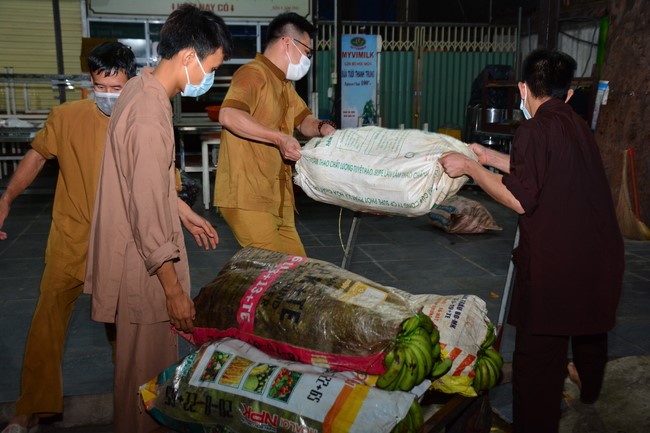 Continuing to support people in need in the Covid-19 pandemic of Hoang Phap Pagoda (series 4)